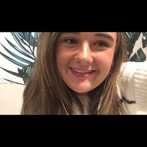 Meet your Posher, Claire